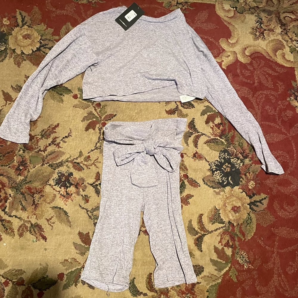 Size medium 2 piece crop lounge set